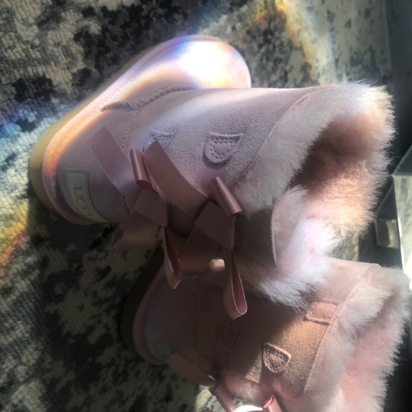 Pink Bailey Bow Ugg Boot - Picture 4 of 5